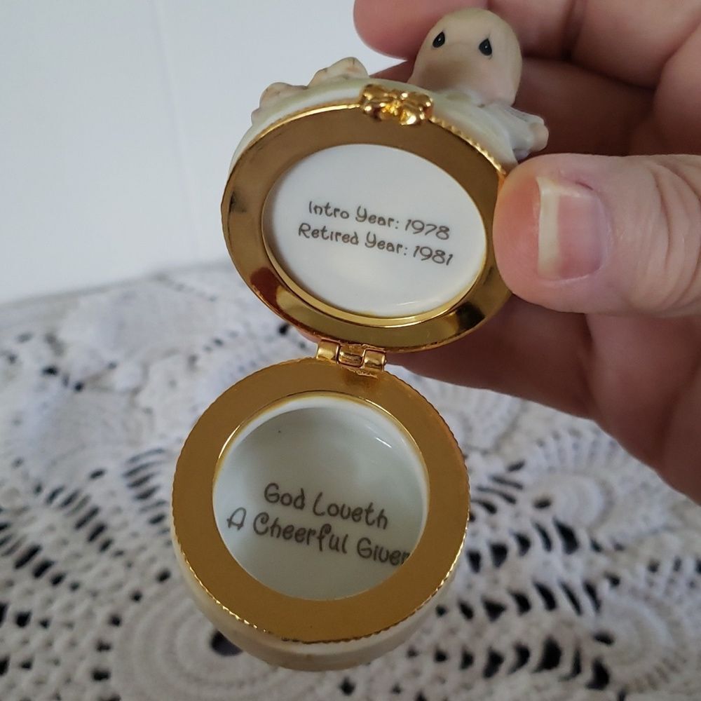 Vtg 1998 Precious Moments Porcelain Trinket Box "God Loveth a Cheerful Giver - Picture 5 of 6
